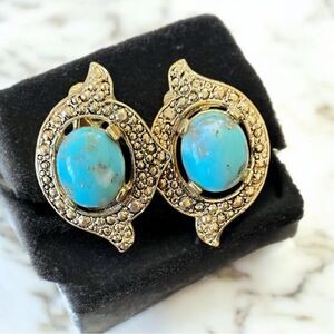 Vintage Sarah Coventry Elegant Gold and Blue Stone Earrings.